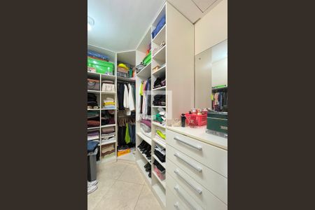 Casa à venda com 250m², 3 quartos e 1 vagaSuíte - Closet