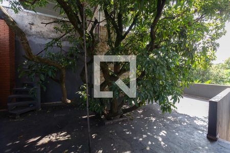 Casa à venda com 200m², 2 quartos e 3 vagas Casa à venda com 200m², 2 quartos e 3 vagasTerraço