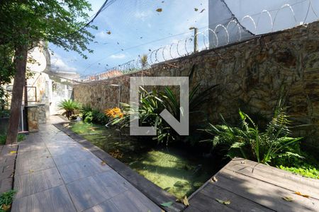 Casa à venda com 200m², 2 quartos e 3 vagas Casa à venda com 200m², 2 quartos e 3 vagasFonte