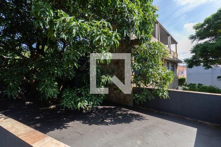 Casa à venda com 200m², 2 quartos e 3 vagas Casa à venda com 200m², 2 quartos e 3 vagasTerraço