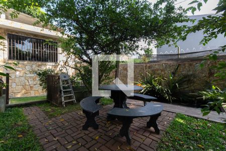 Casa à venda com 200m², 2 quartos e 3 vagas Casa à venda com 200m², 2 quartos e 3 vagasJardim