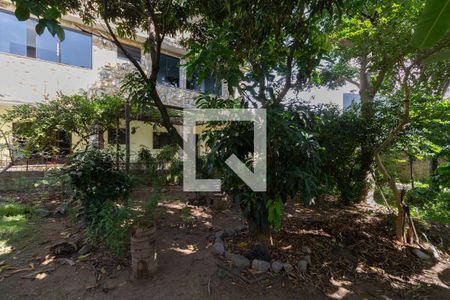 Casa à venda com 200m², 2 quartos e 3 vagas Casa à venda com 200m², 2 quartos e 3 vagasJardim