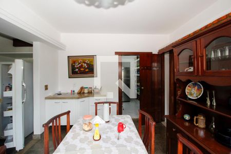 Casa à venda com 170m², 6 quartos e 20 vagasSala