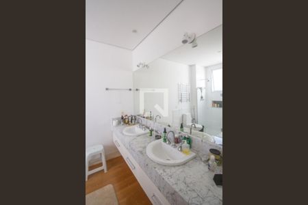 Casa à venda com 402m², 5 quartos e 3 vagasBanheiro Suíte 3