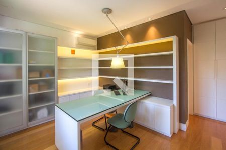 Casa à venda com 402m², 5 quartos e 3 vagasSuíte 4