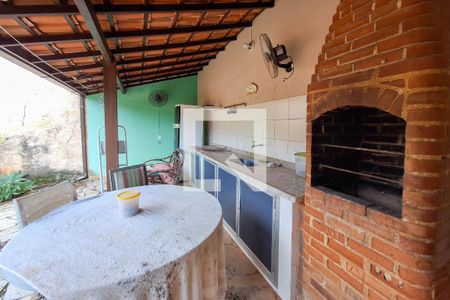 Casa à venda com 156m², 4 quartos e 2 vagasChurrasqueira