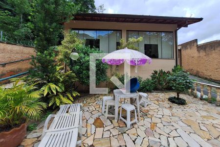 Casa à venda com 156m², 4 quartos e 2 vagasQuintal