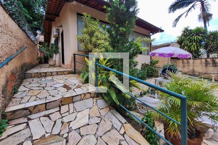 Casa à venda com 156m², 4 quartos e 2 vagasQuintal