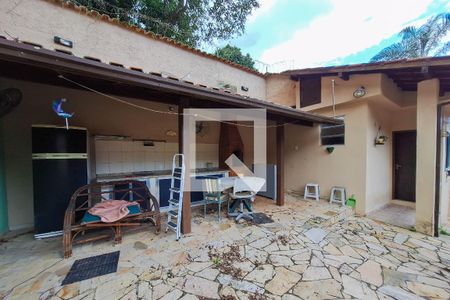 Casa à venda com 156m², 4 quartos e 2 vagasChurrasqueira