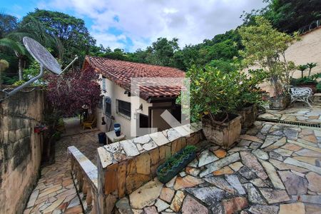 Casa à venda com 156m², 4 quartos e 2 vagasQuintal