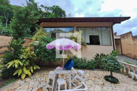 Casa à venda com 156m², 4 quartos e 2 vagasQuintal