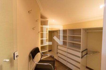 Casa para alugar com 285m², 4 quartos e 5 vagasCloset da suíte 3