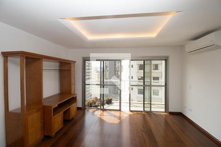 Sala, rack, iluminação teto, ar condicionado de apartamento para alugar com 5 quartos, 214m² em Itaim Bibi, São Paulo