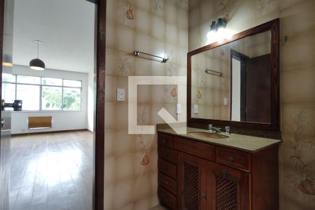 Casa de condomínio para alugar com 226m², 3 quartos e 1 vagaBanheiro da Suíte