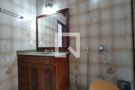 Casa de condomínio para alugar com 226m², 3 quartos e 1 vagaBanheiro da Suíte