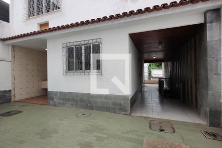 Casa de condomínio para alugar com 226m², 3 quartos e 1 vagaQuintal