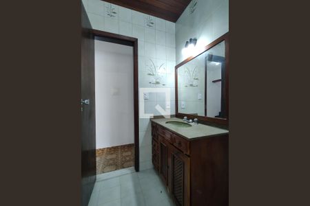 Casa de condomínio para alugar com 226m², 3 quartos e 1 vagaBanheiro Social