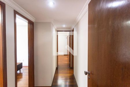 Corredor de apartamento para alugar com 3 quartos, 110m² em Ipiranga, Belo Horizonte