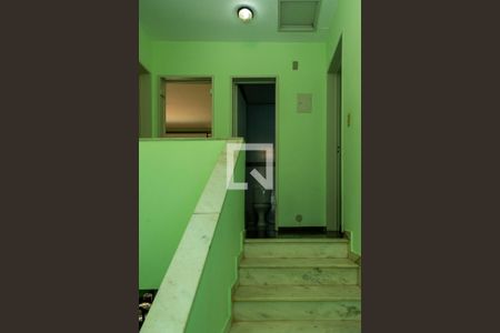 Escada do segundo andar de casa de condomínio para alugar com 4 quartos, 200m² em Pechincha, Rio de Janeiro