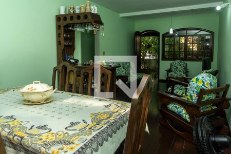 Sala de casa de condomínio para alugar com 4 quartos, 200m² em Pechincha, Rio de Janeiro