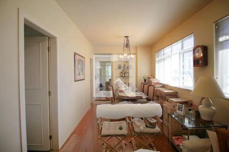Sala de estar de apartamento à venda com 4 quartos, 142m² em Serra, Belo Horizonte