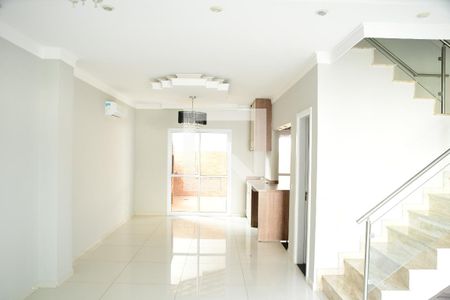 Sala de casa de condomínio para alugar com 3 quartos, 113m² em Chácara Canta Galo, Cotia