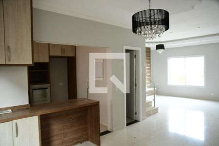 Sala de casa de condomínio para alugar com 3 quartos, 113m² em Chácara Canta Galo, Cotia