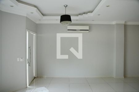 Sala de casa de condomínio para alugar com 3 quartos, 113m² em Chácara Canta Galo, Cotia