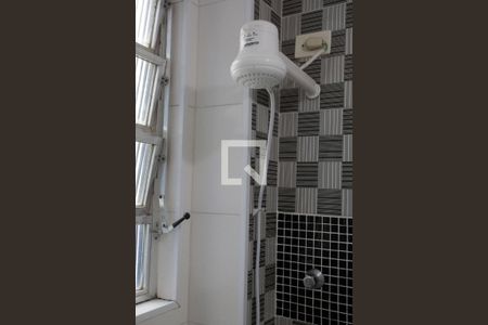 Banheiro de kitnet/studio para alugar com 1 quarto, 30m² em Ponta da Praia, Santos