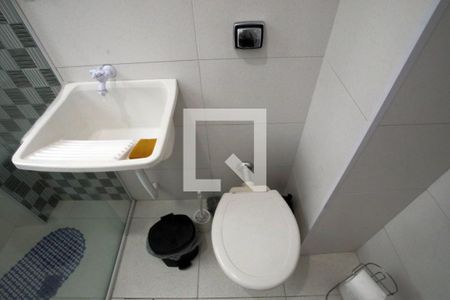 Banheiro de kitnet/studio para alugar com 1 quarto, 30m² em Ponta da Praia, Santos