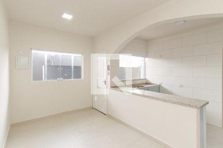 Sala de casa para alugar com 2 quartos, 58m² em Vila Sabrina, São Paulo