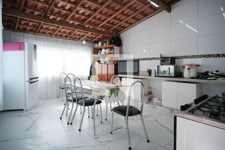 Casa à venda com 326m², 5 quartos e 3 vagas Casa à venda com 326m², 5 quartos e 3 vagasCozinha