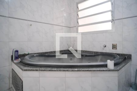 Casa à venda com 326m², 5 quartos e 3 vagas Casa à venda com 326m², 5 quartos e 3 vagasBanheiro