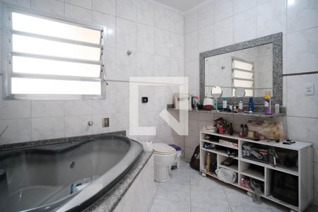 Casa à venda com 326m², 5 quartos e 3 vagas Casa à venda com 326m², 5 quartos e 3 vagasBanheiro