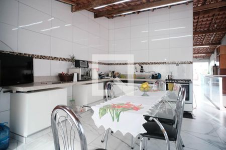 Casa à venda com 326m², 5 quartos e 3 vagas Casa à venda com 326m², 5 quartos e 3 vagasCozinha