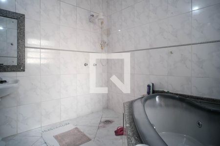 Casa à venda com 326m², 5 quartos e 3 vagas Casa à venda com 326m², 5 quartos e 3 vagasBanheiro