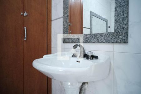 Casa à venda com 326m², 5 quartos e 3 vagas Casa à venda com 326m², 5 quartos e 3 vagasBanheiro