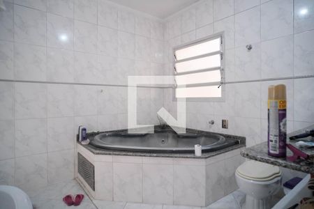 Casa à venda com 326m², 5 quartos e 3 vagas Casa à venda com 326m², 5 quartos e 3 vagasBanheiro