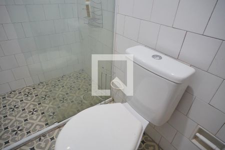 Banheiro de apartamento para alugar com 1 quarto, 41m² em Jardim Itu, Porto Alegre