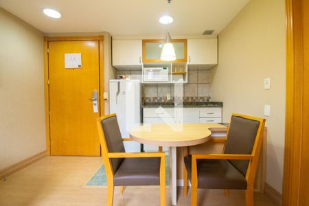 Sala e Cozinha de apartamento à venda com 1 quarto, 40m² em Rio Branco, Porto Alegre