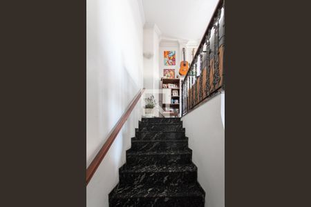 Apartamento à venda com 160m², 3 quartos e 2 vagas Apartamento à venda com 160m², 3 quartos e 2 vagasEscada