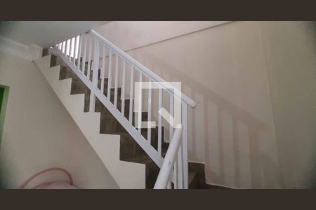 Escada de casa para alugar com 3 quartos, 300m² em Aliança, Osasco