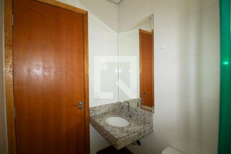 Banheiro de apartamento para alugar com 2 quartos, 42m² em Vila Mazzei, São Paulo
