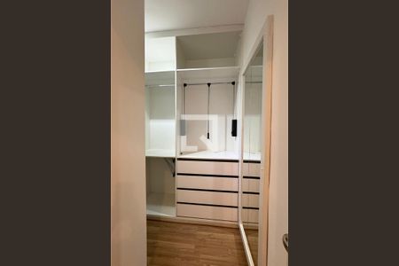 Closet da suíte 1 de apartamento para alugar com 2 quartos, 75m² em Tamboré, Barueri