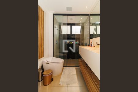 Apartamento à venda com 184m², 3 quartos e 4 vagasBanheiro da Suíte 1