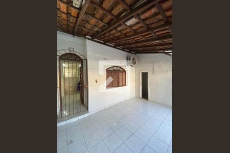 Casa à venda com 80m², 2 quartos e 1 vaga Casa à venda com 80m², 2 quartos e 1 vagaVaranda