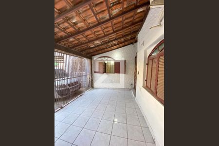 Casa à venda com 80m², 2 quartos e 1 vaga Casa à venda com 80m², 2 quartos e 1 vagaVaranda