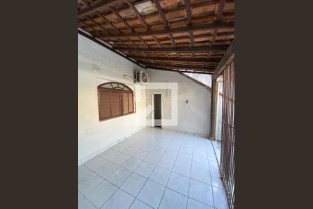 Casa à venda com 80m², 2 quartos e 1 vaga Casa à venda com 80m², 2 quartos e 1 vagaVaranda