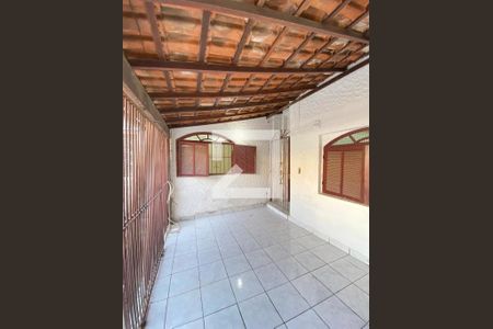 Casa à venda com 80m², 2 quartos e 1 vaga Casa à venda com 80m², 2 quartos e 1 vagaVaranda