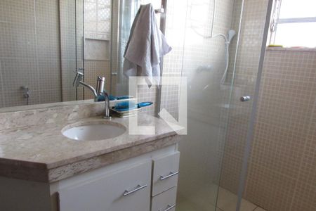 Casa à venda com 237m², 4 quartos e sem vagaBanheiro 2